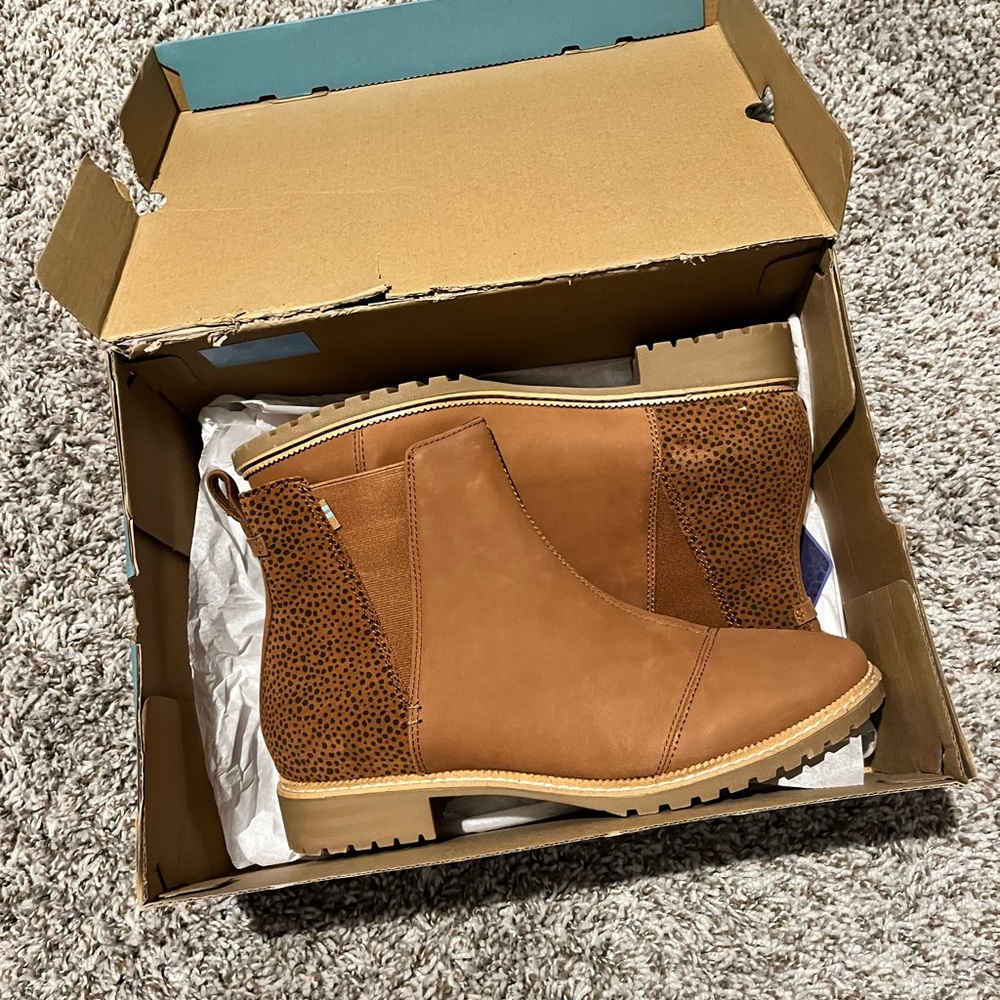NWT Tom’s boots